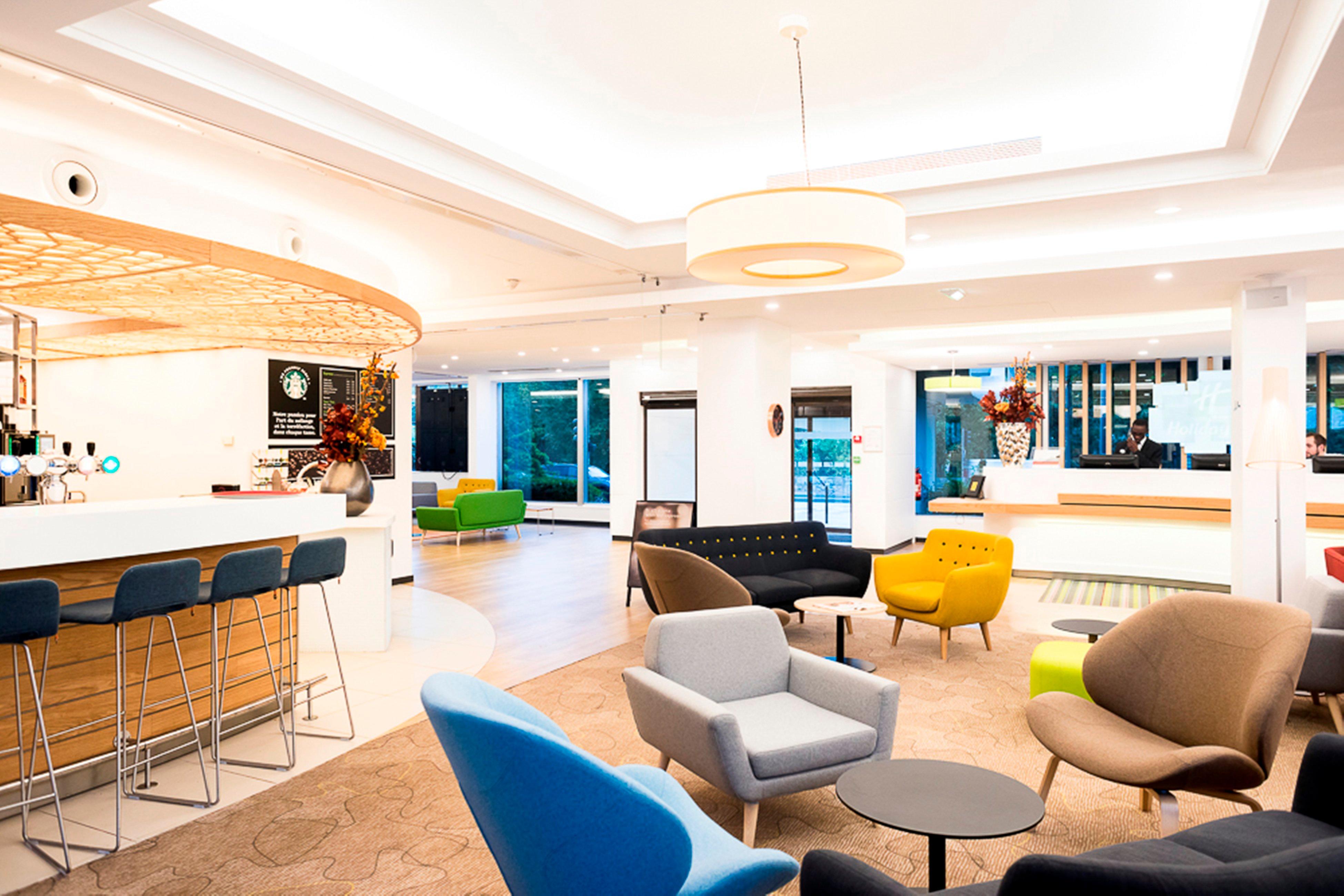 Отель Doubletree By Hilton Paris Буживаль Экстерьер фото