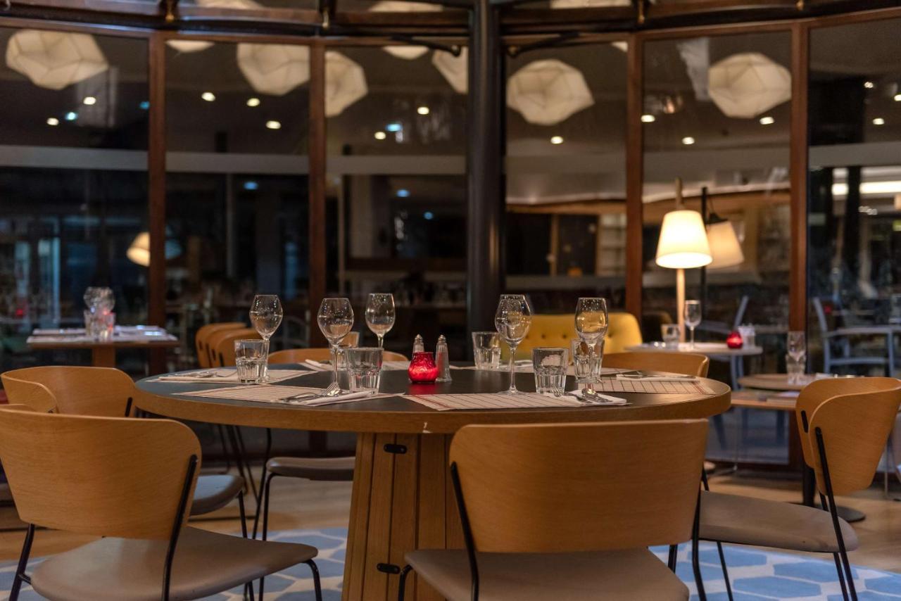 Отель Doubletree By Hilton Paris Буживаль Экстерьер фото