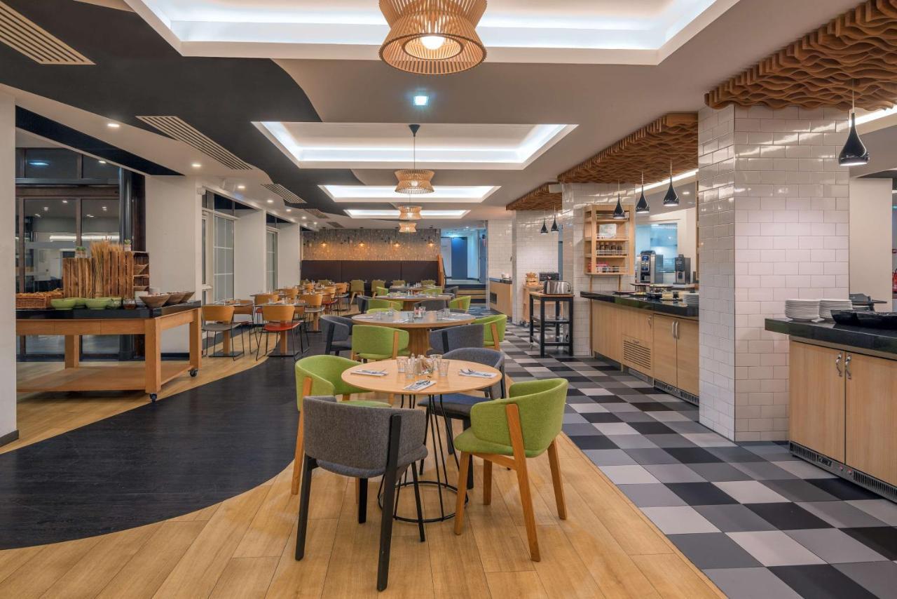 Отель Doubletree By Hilton Paris Буживаль Экстерьер фото