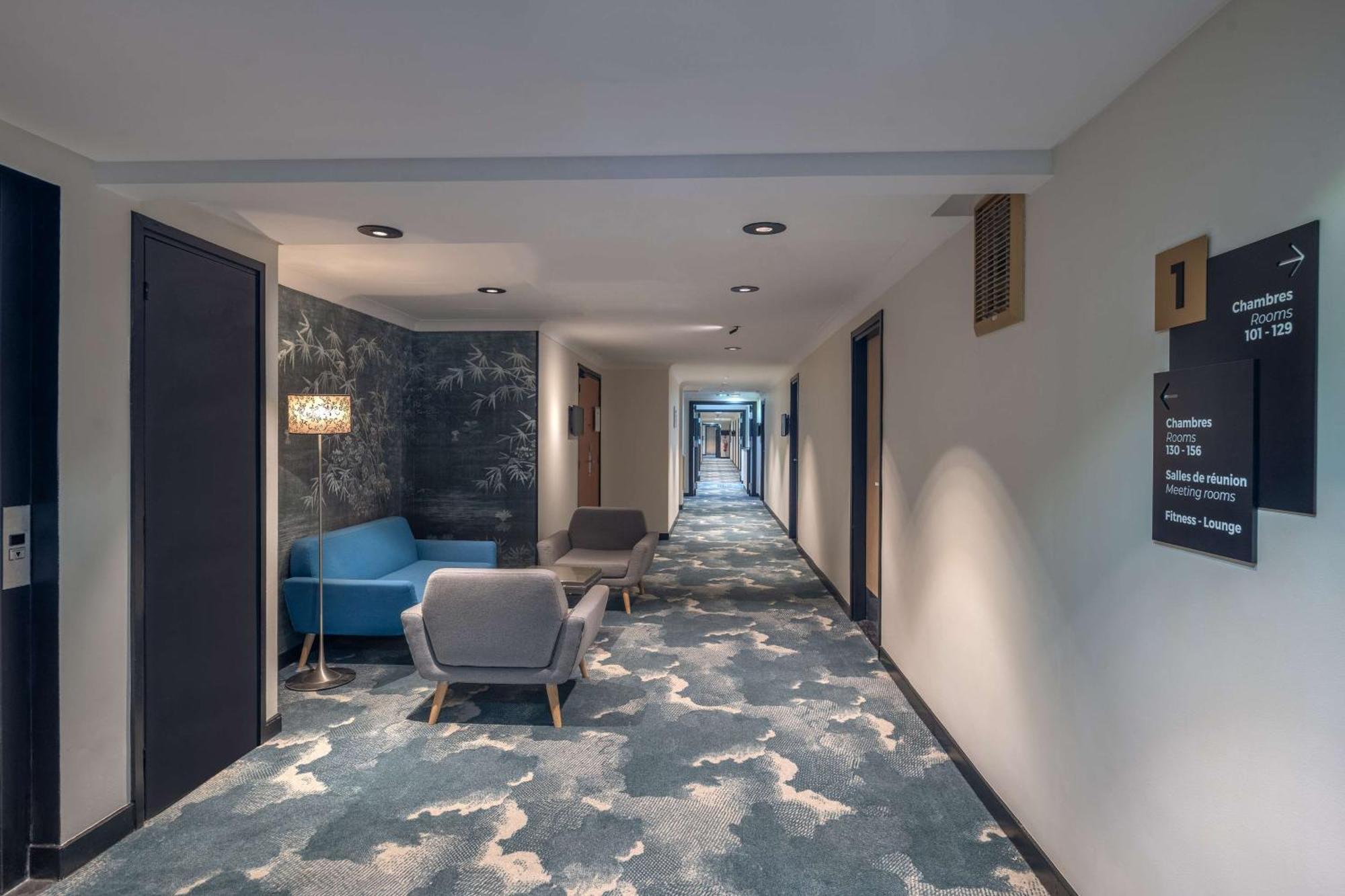Отель Doubletree By Hilton Paris Буживаль Экстерьер фото